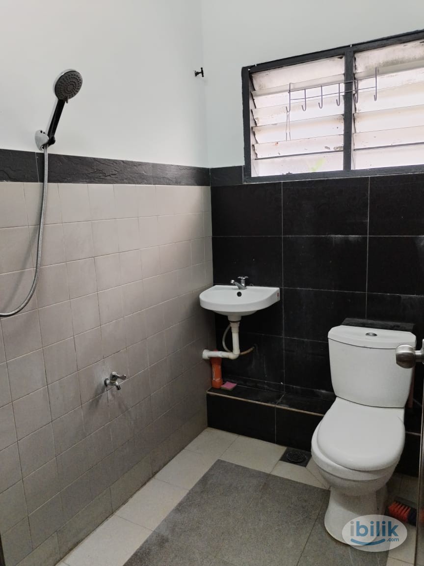 Middle Room at SS2, Petaling Jaya - Image 1