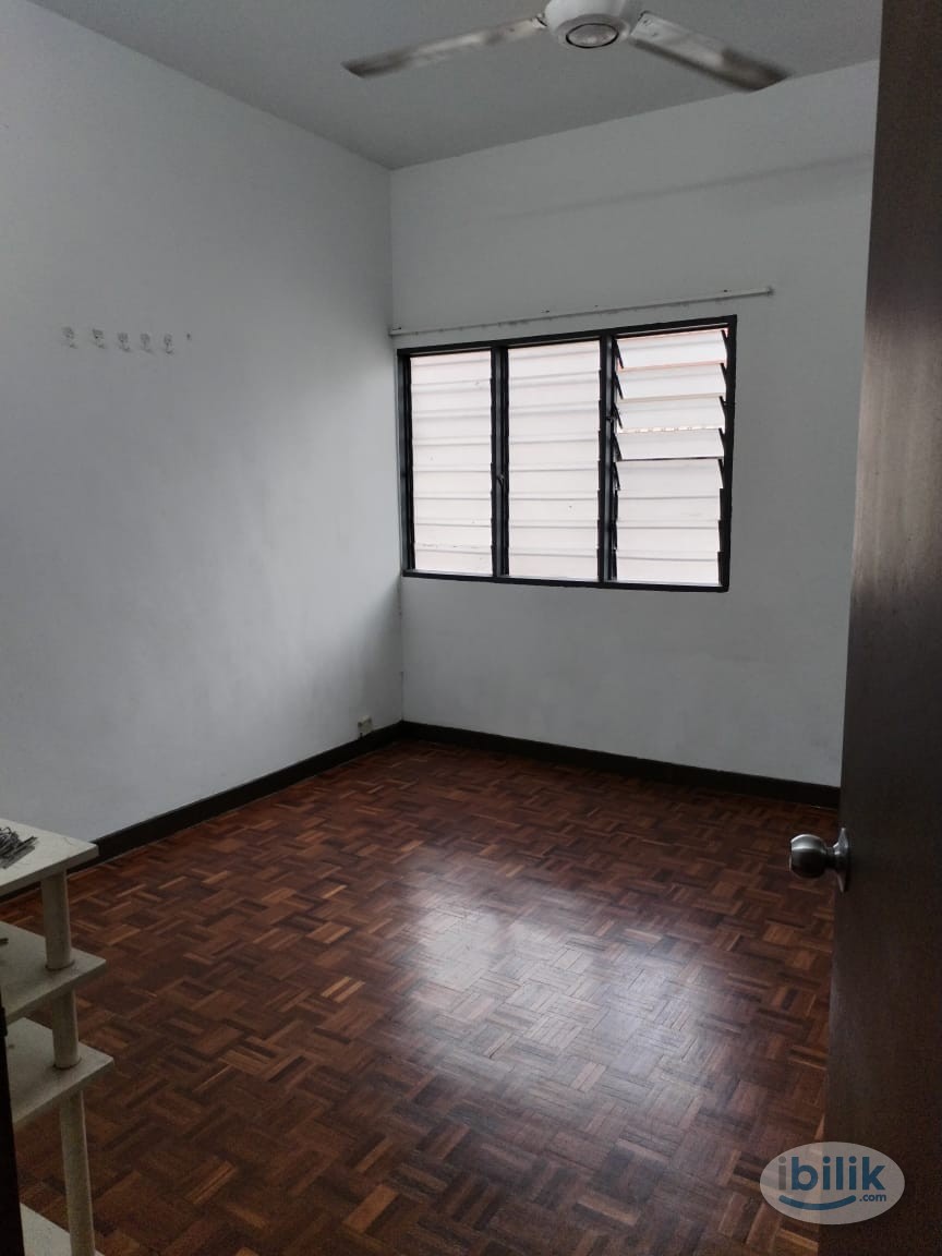 Middle Room at SS2, Petaling Jaya - Image 2