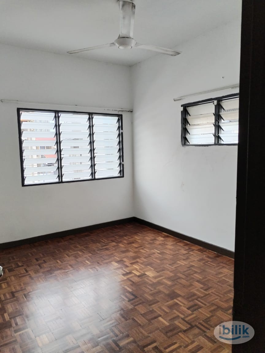 Middle Room at SS2, Petaling Jaya - Image 3