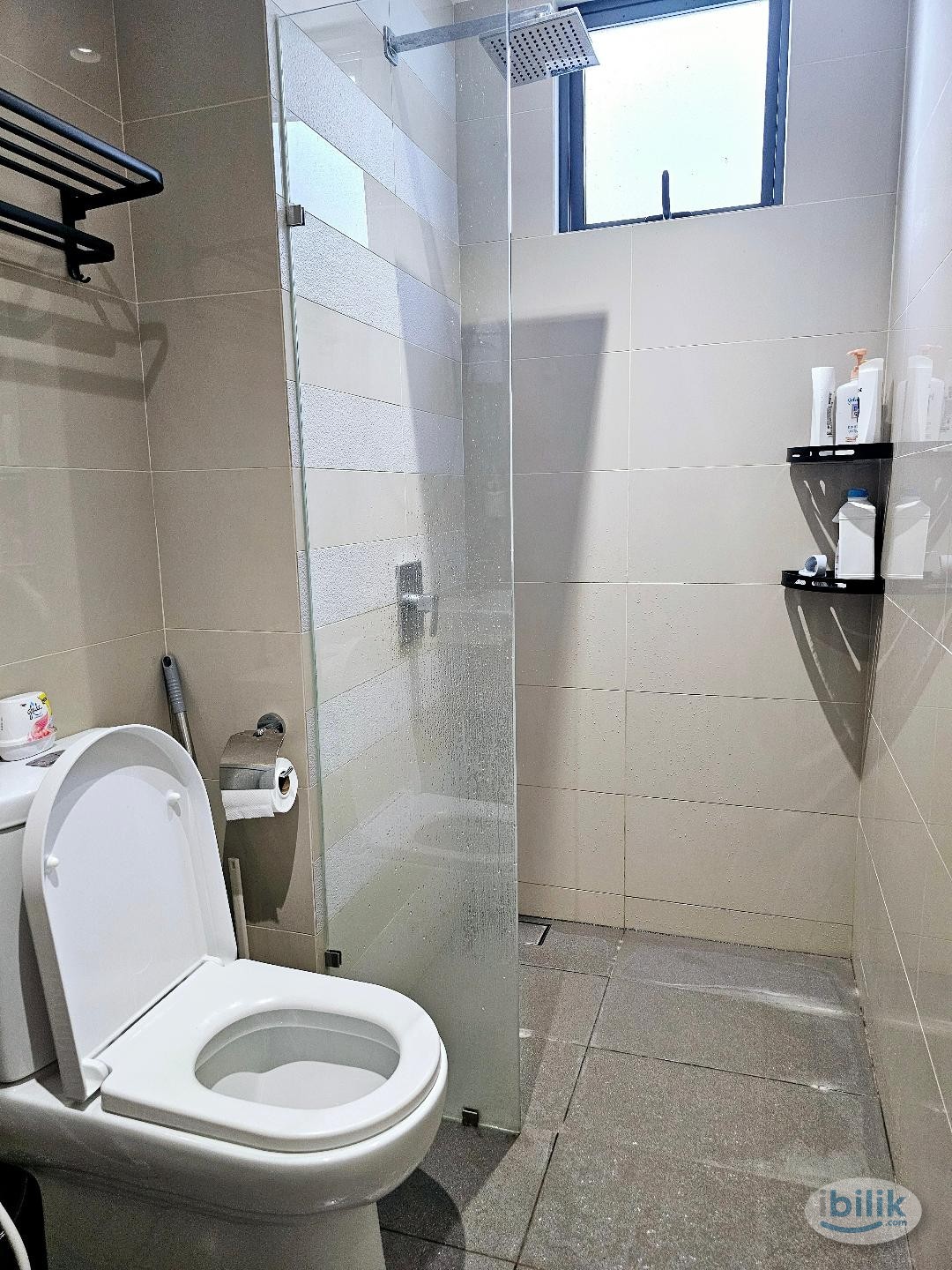 Fully Furnished & Free Utility Middle Room - Image 4