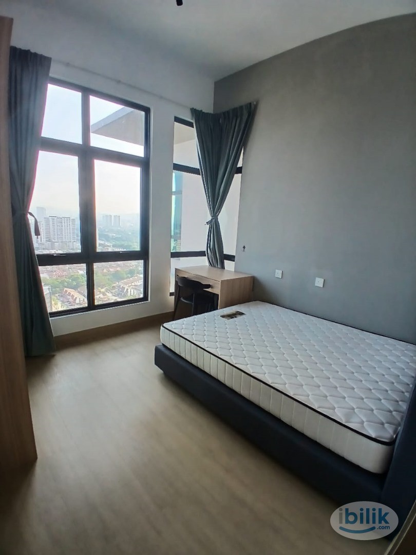 Middle Room at SS13 Subang Jaya, Selangor - Image 1