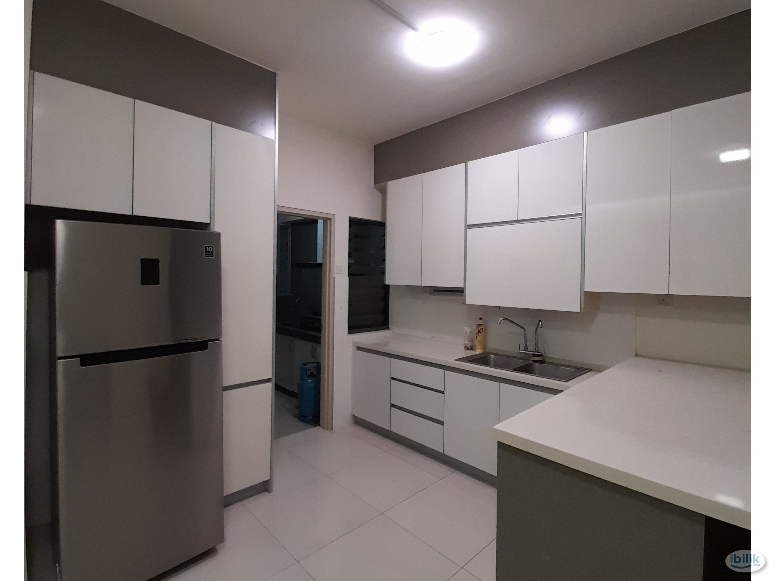 Middle Room at Setiawalk, Pusat Bandar Puchong Near PFCC - Image 4