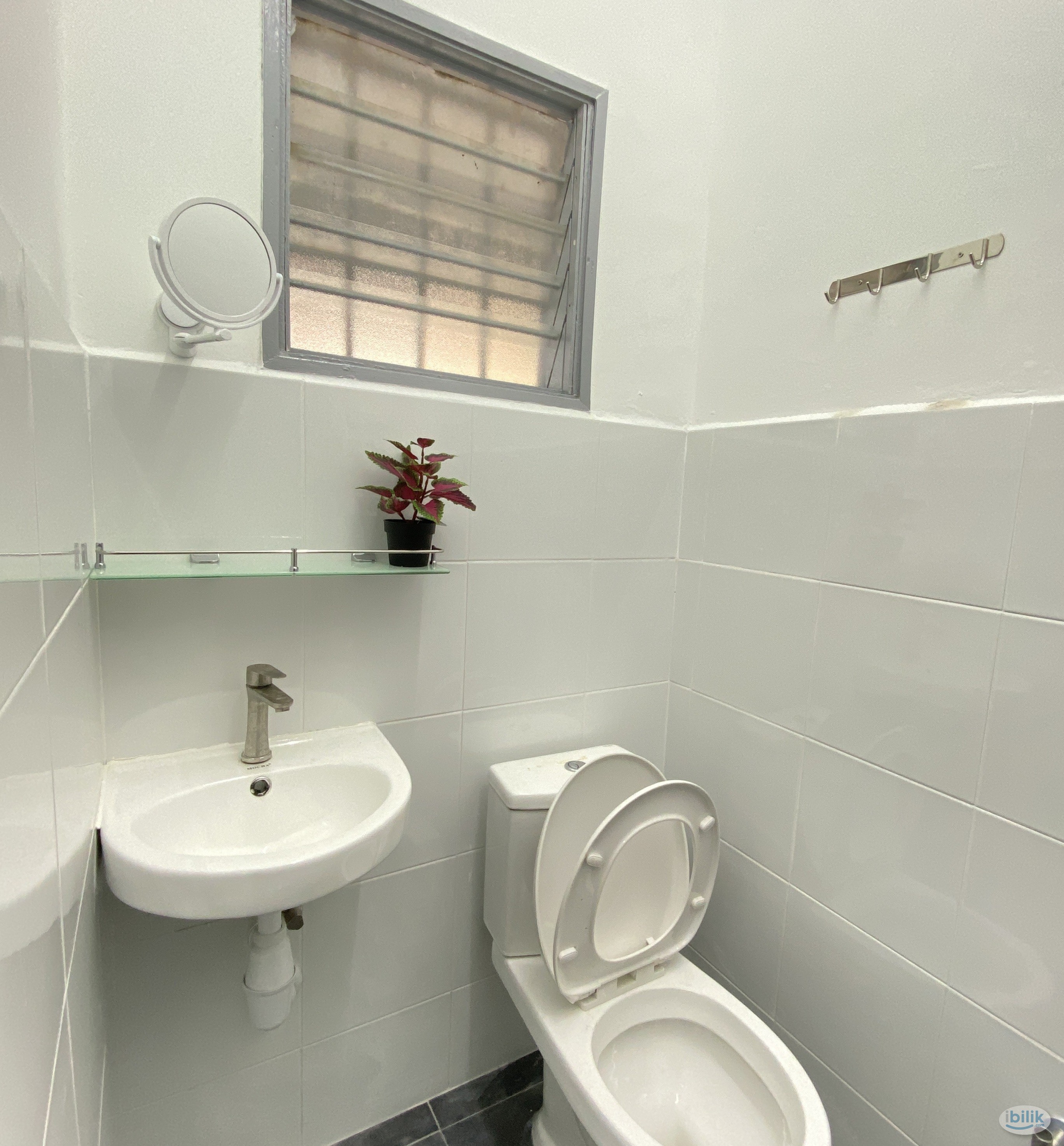 [private room] WiFi, Cozy Single Room at Puchong, Selangor - Image 1