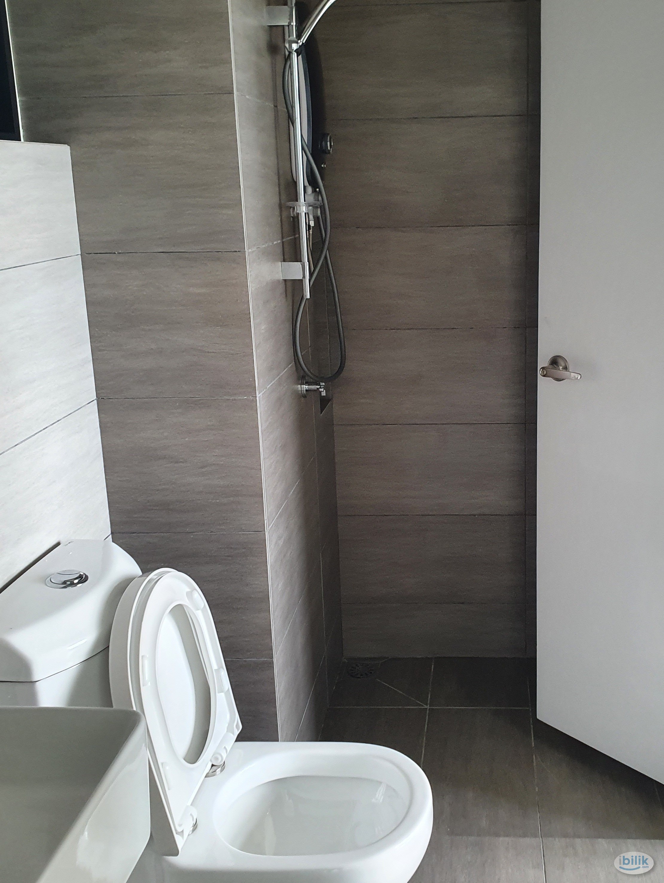 Single Private Room Next Washroom @ Amber Residence / Kota Kemuning | Fibre WIFI 300 Mbps | Hotel Quality Mattress | Ful - Image 4