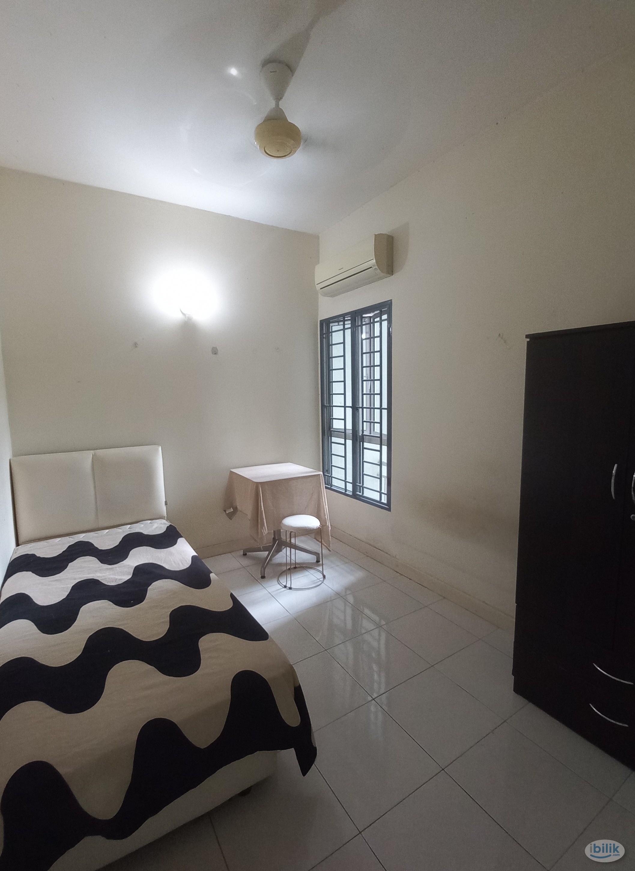 *NO PARTITION* FEMALE Middle Room at Damansara Perdana, Petaling Jaya* - Image 1