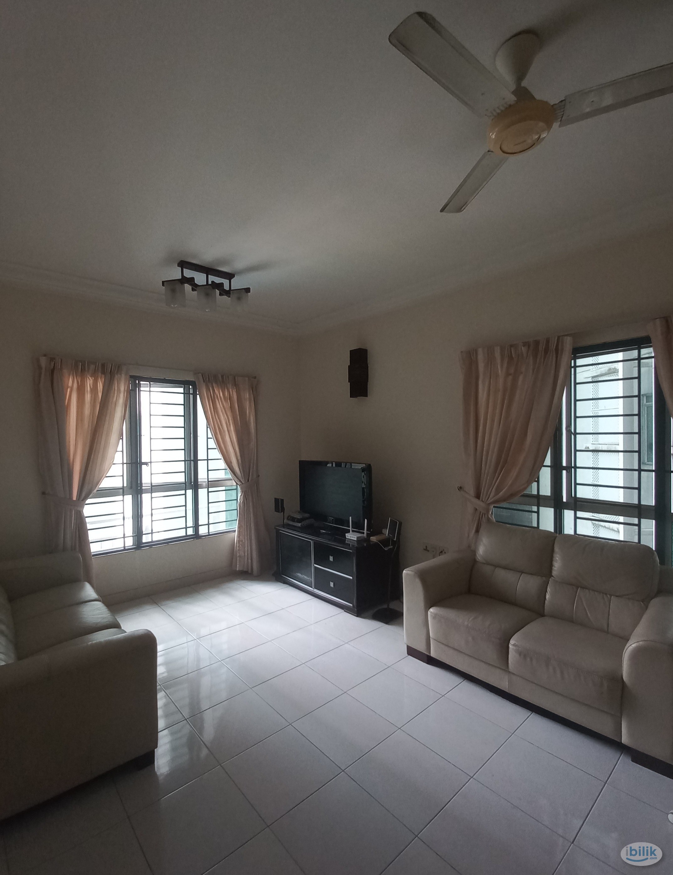 *NO PARTITION* FEMALE Middle Room at Damansara Perdana, Petaling Jaya* - Image 4
