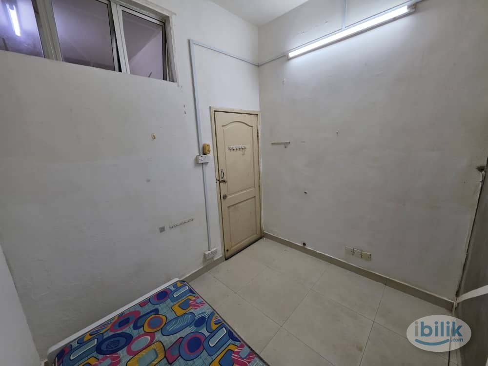 Near to 🚶‍♂️LRT Pusat Bandar Puchong 🚇 Middle Room attach Toilet near Setia Walk😍🔥Zero Deposit‼️ - Image 2