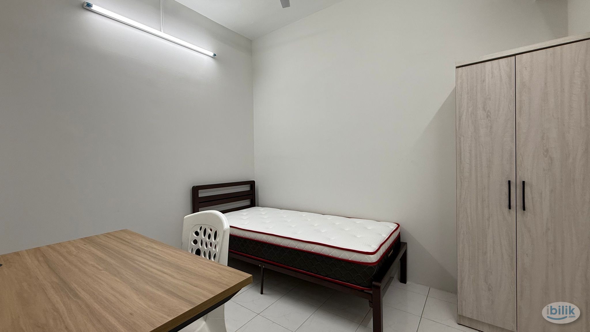 Single Room at Lagoon View, Bandar Sunway - Image 2
