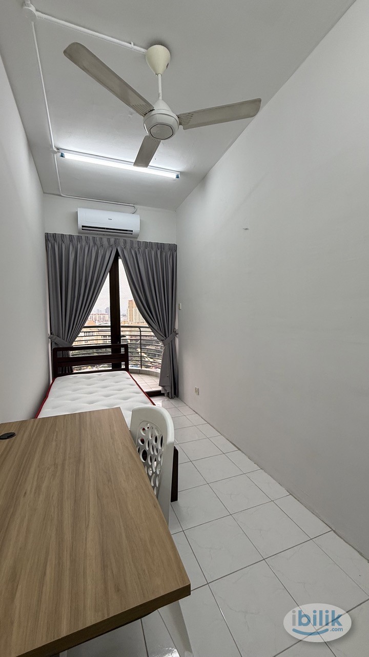 Chinese Male Unit Balcony Room Lagoon View Bandar Sunway - Image 1