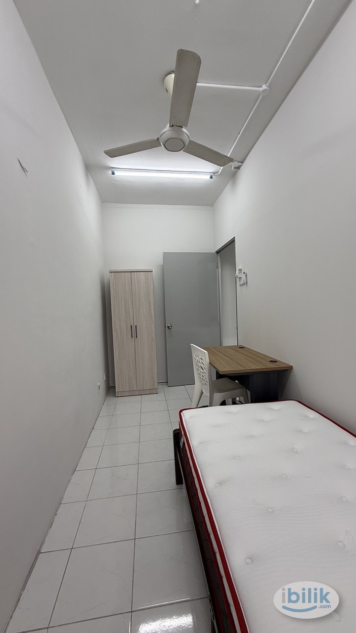 Chinese Male Unit Balcony Room Lagoon View Bandar Sunway - Image 2