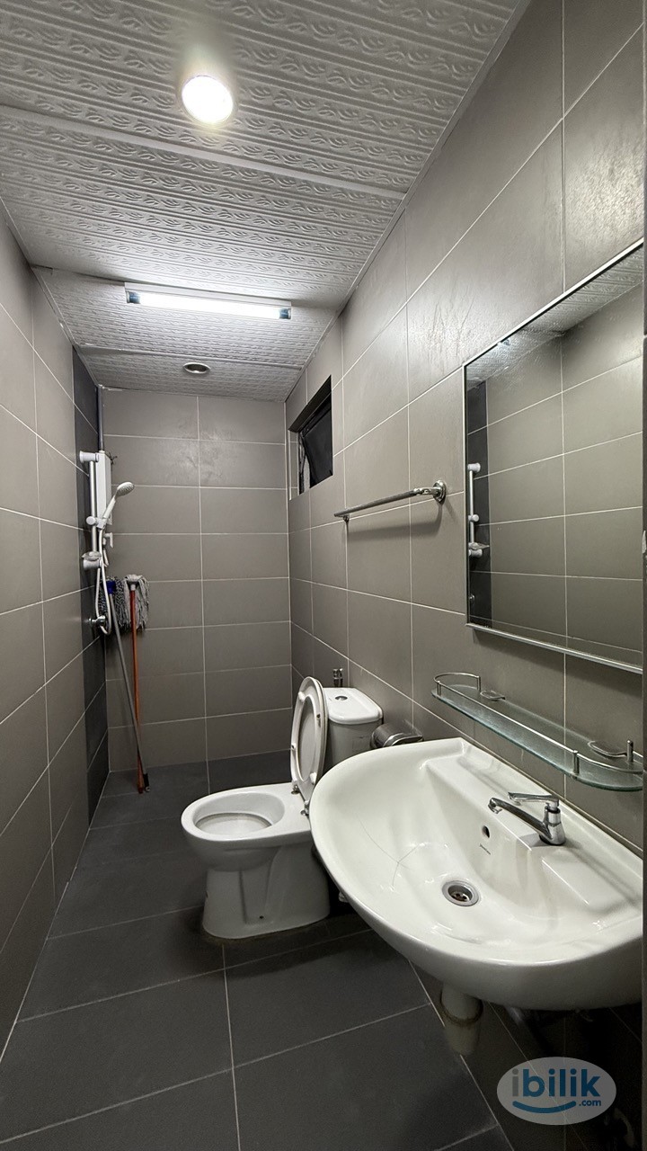 Chinese Male Unit Balcony Room Lagoon View Bandar Sunway - Image 5