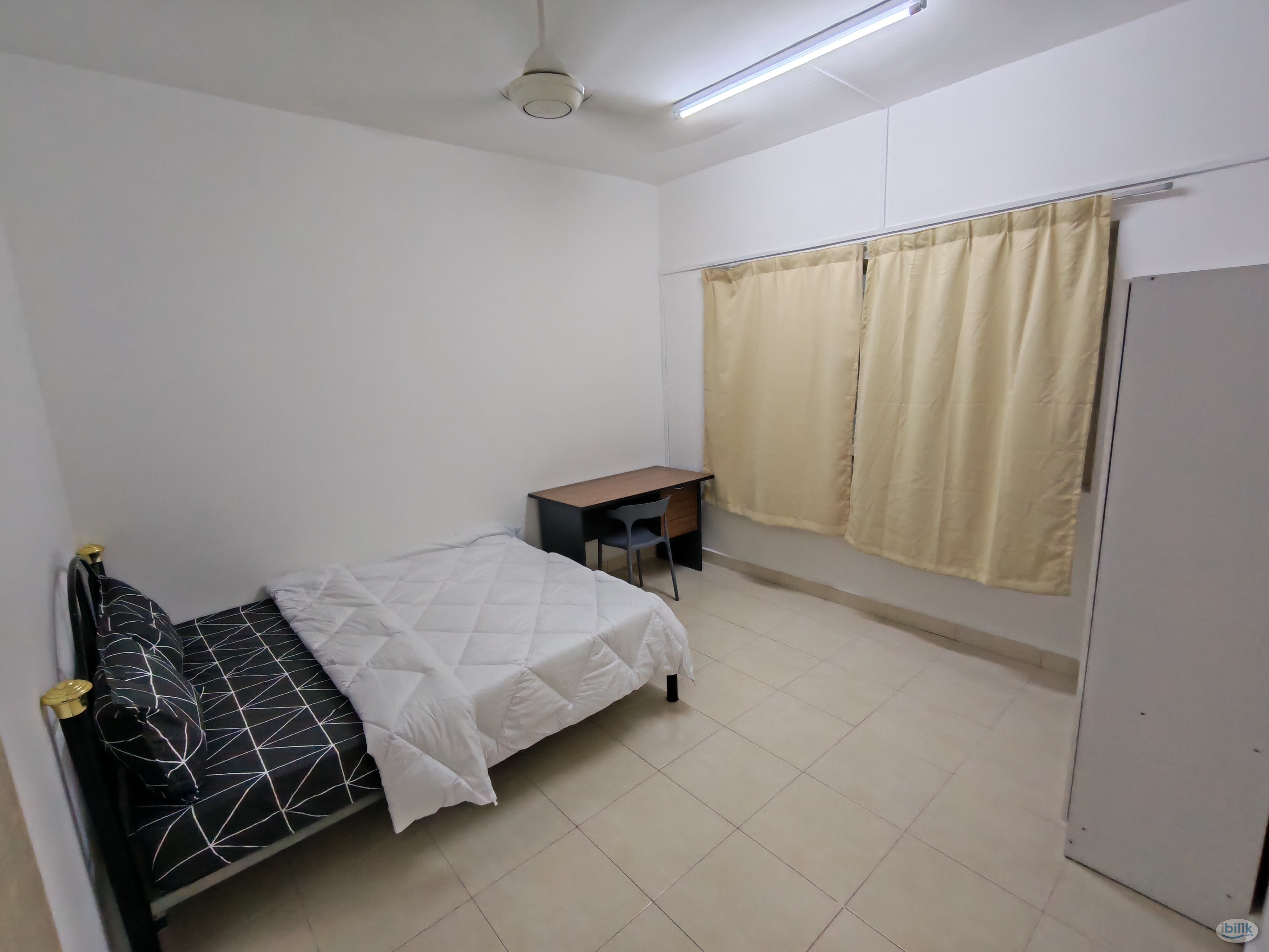 ==Female Unit==Medium Big Room for Rent at 👉 SuriaMas Condominium - Image 1