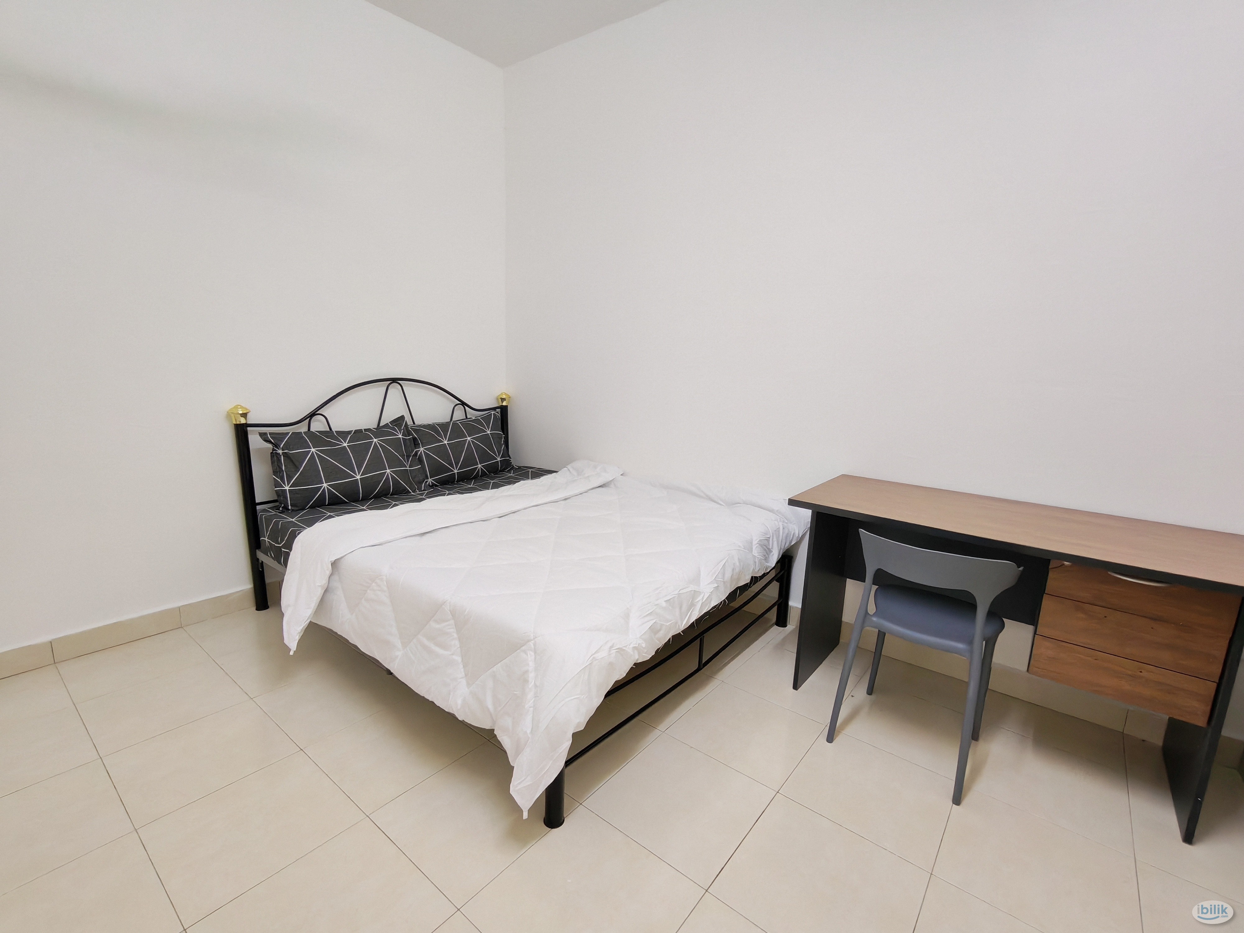 ==Female Unit==Medium Big Room for Rent at 👉 SuriaMas Condominium - Image 2