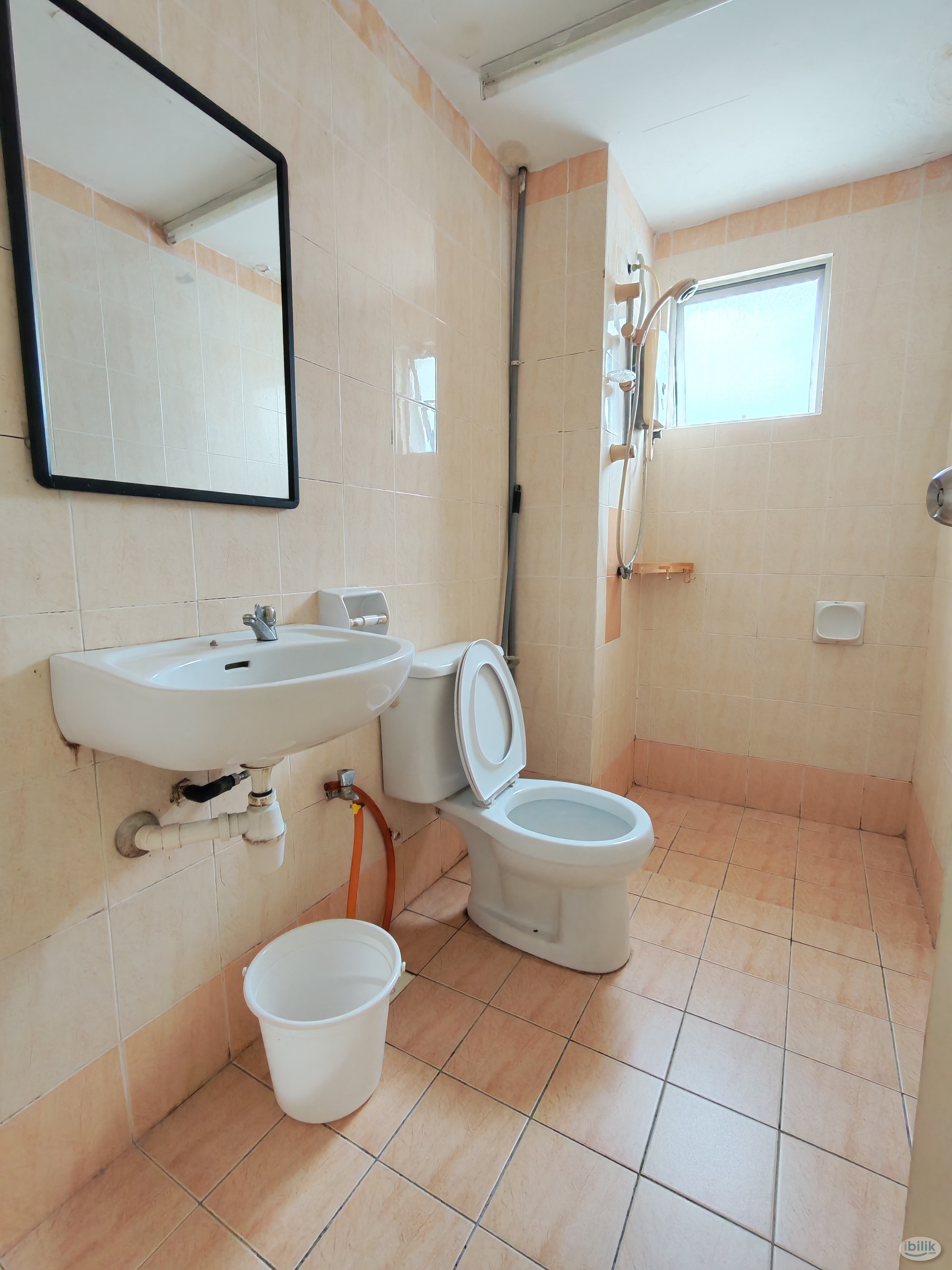 ==Female Unit==Medium Big Room for Rent at 👉 SuriaMas Condominium - Image 4