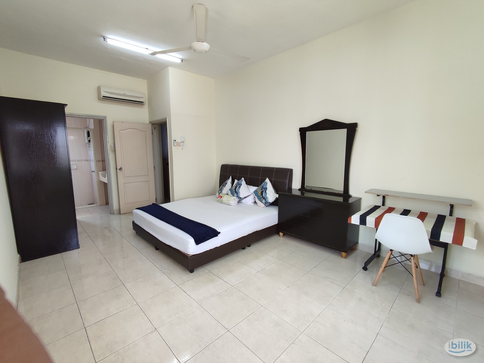 ready to move in female master room at pelangi utama - Image 3