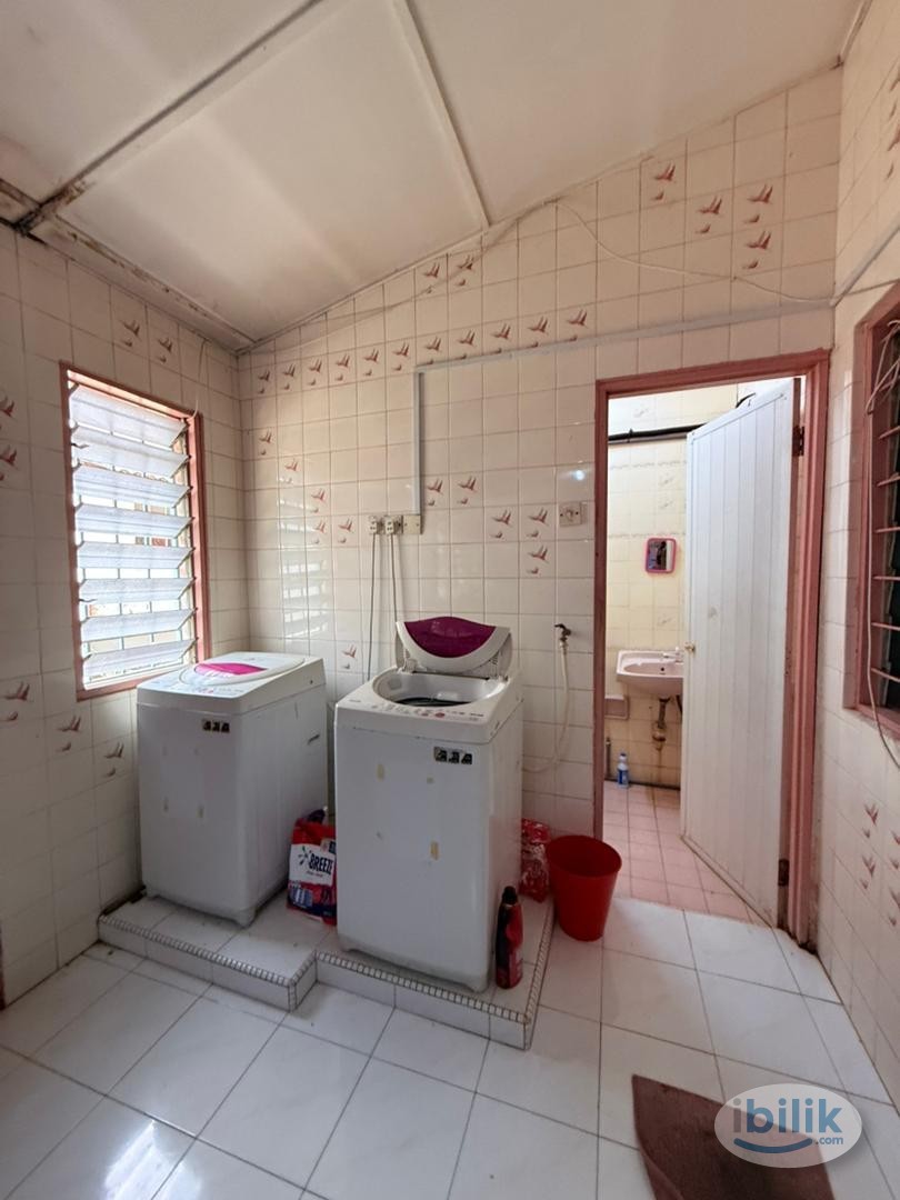 💥😍 PJ SS2, Middle Room with AC and Furniture ❄️🪑🛏️ (Free Utilities & WiFi) 📶💡🏠 - Image 4
