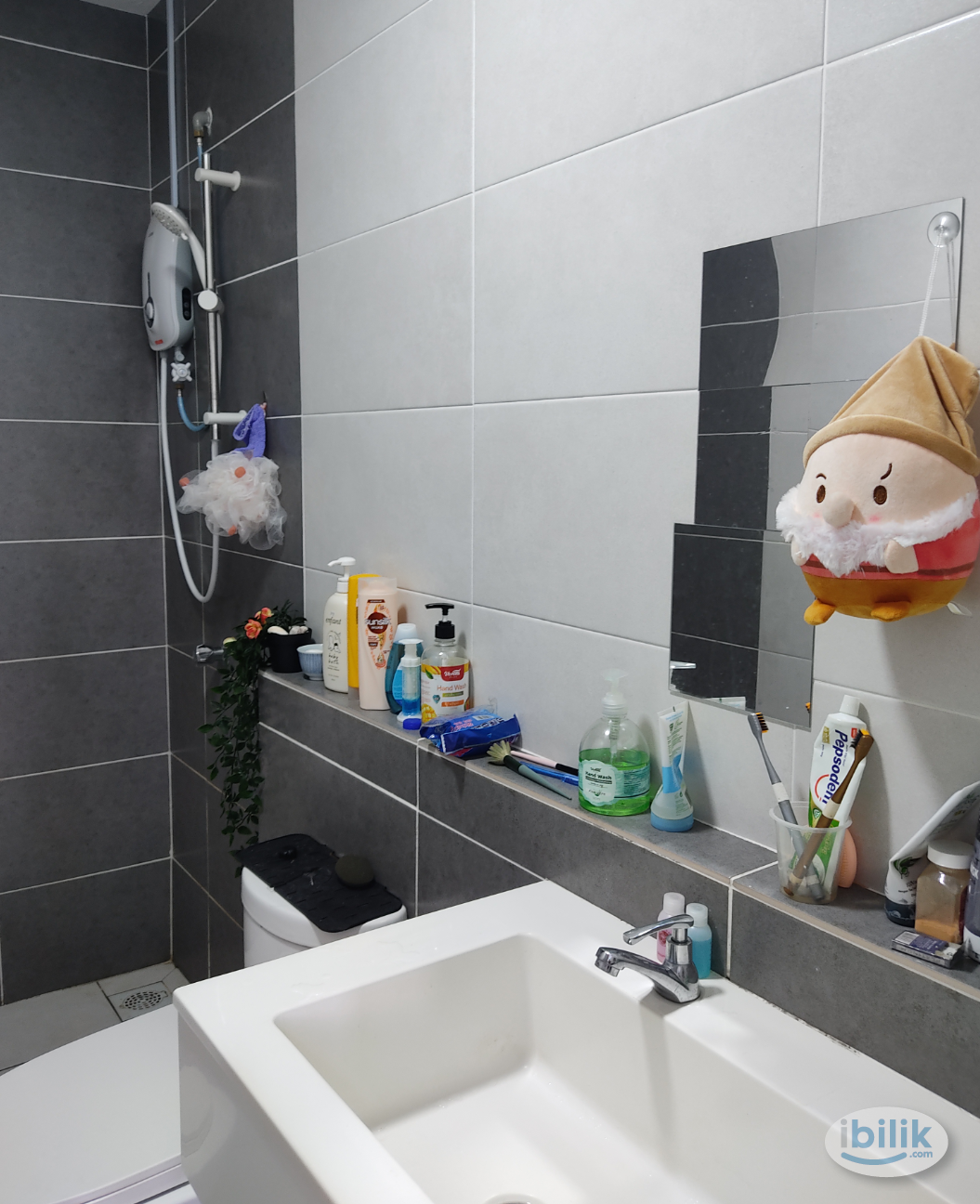 Master Room at PV18 Residence Platinum Lake City, Setapak - Image 2