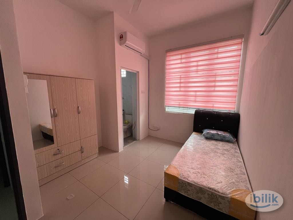Middle Room at Kulim, Kedah - Image 1