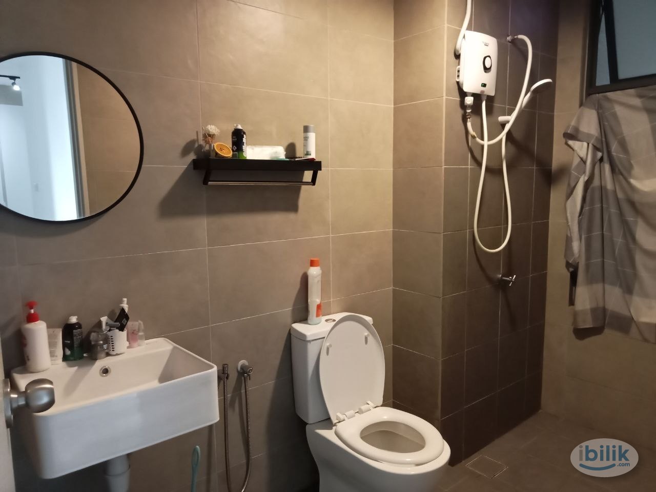 Middle Room at Riana South Condominium, Kuala Lumpur - Image 1