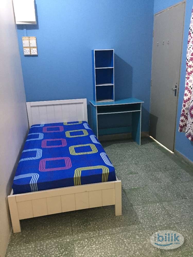 Middle Room at Taman Selatan, Klang - Image 1