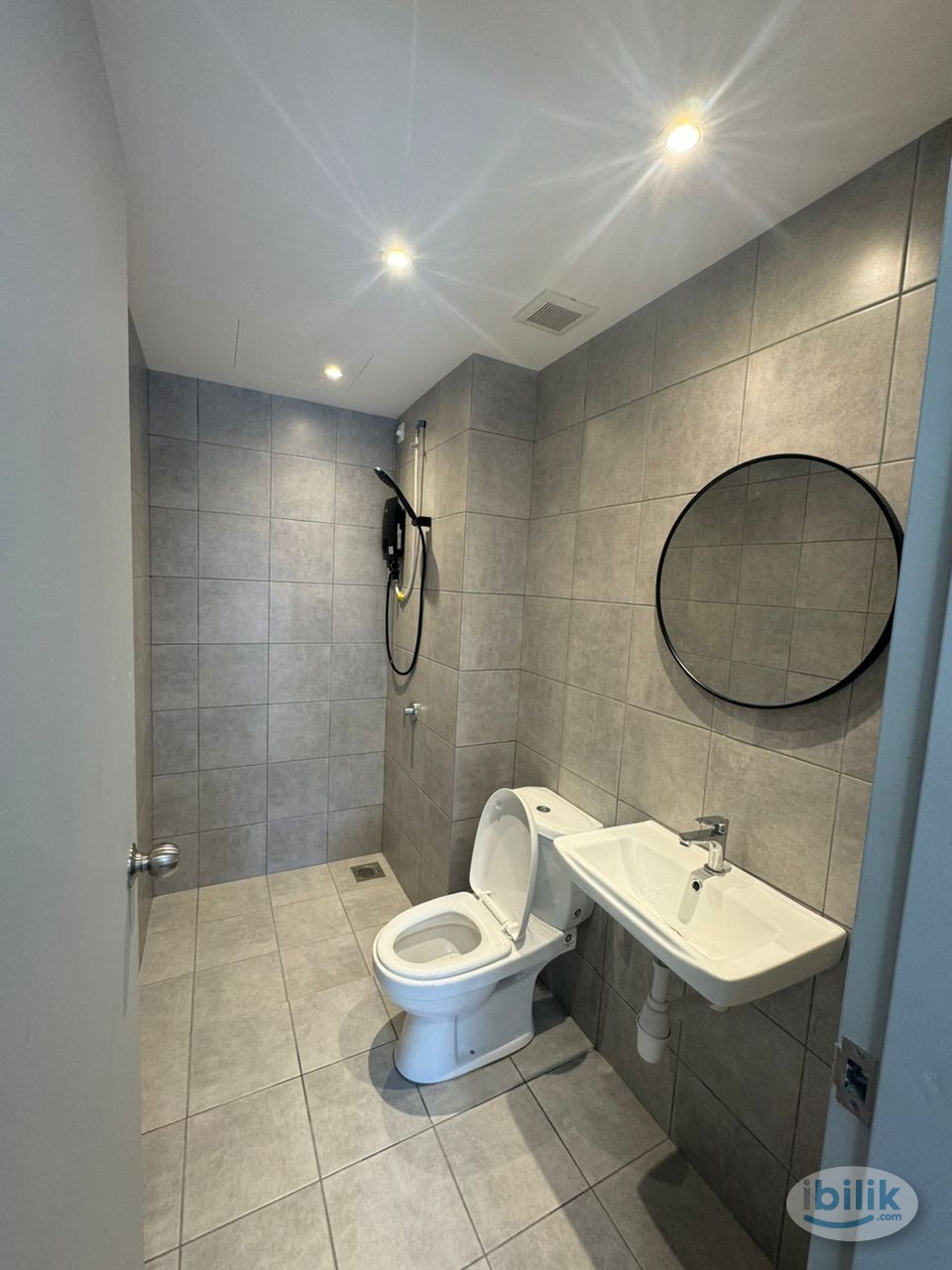 Single Room @ One Equine (Fully Furnished unit) Seri Kembangan - Image 4