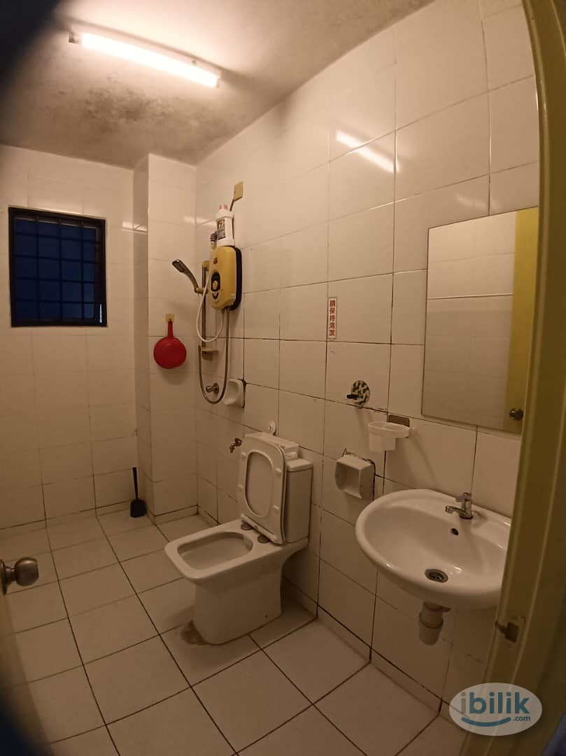 MASTER ROOM FOR RENT PUCHONG WITH KING BED - Image 4