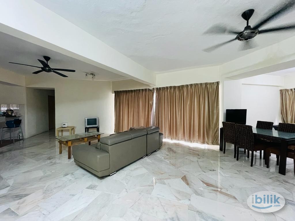 Middle Room at Bukit Pandan 2, Pandan - Image 1