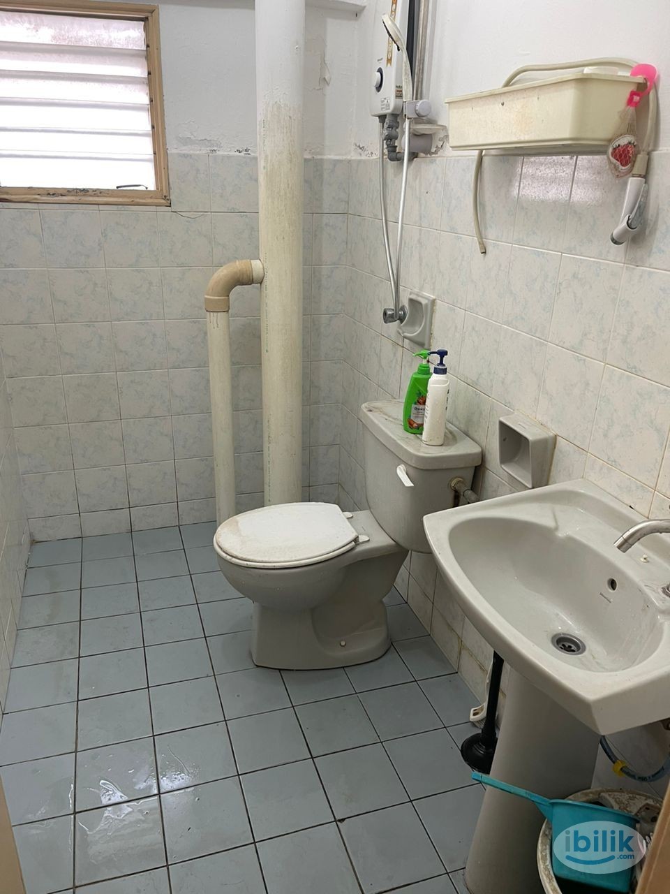 Middle Room at Bukit Pandan 2, Pandan - Image 3