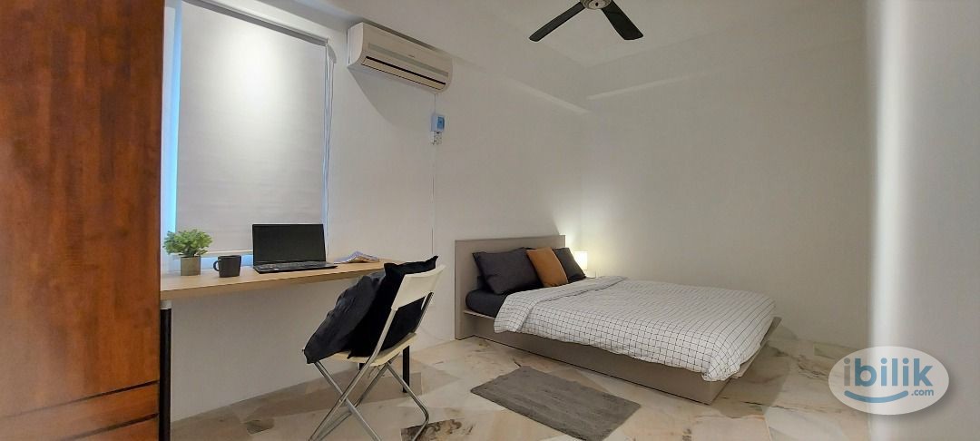 Middle Room at Bukit Pandan 2, Pandan - Image 4
