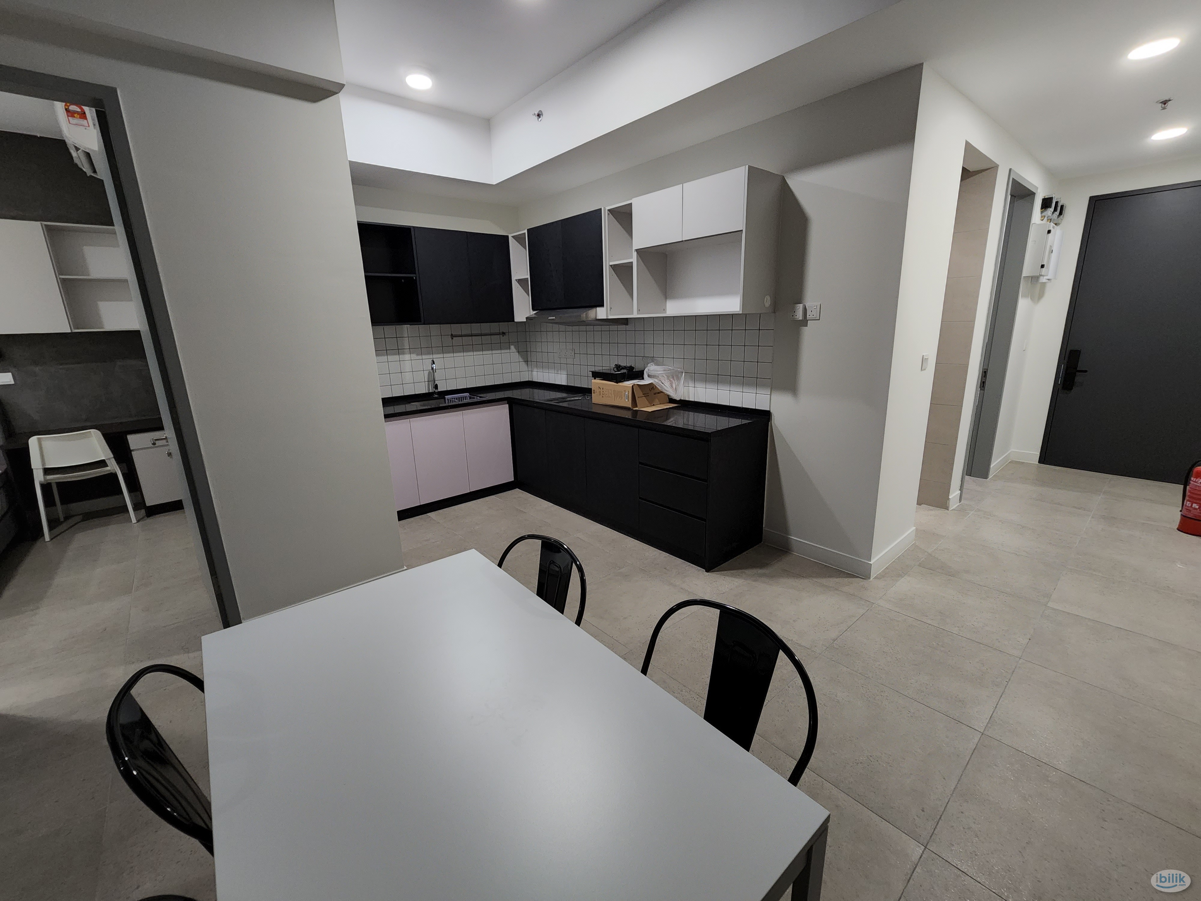 Middle Room at Union Suites @ Bandar Sunway, Selangor [MALE Only] - Image 2