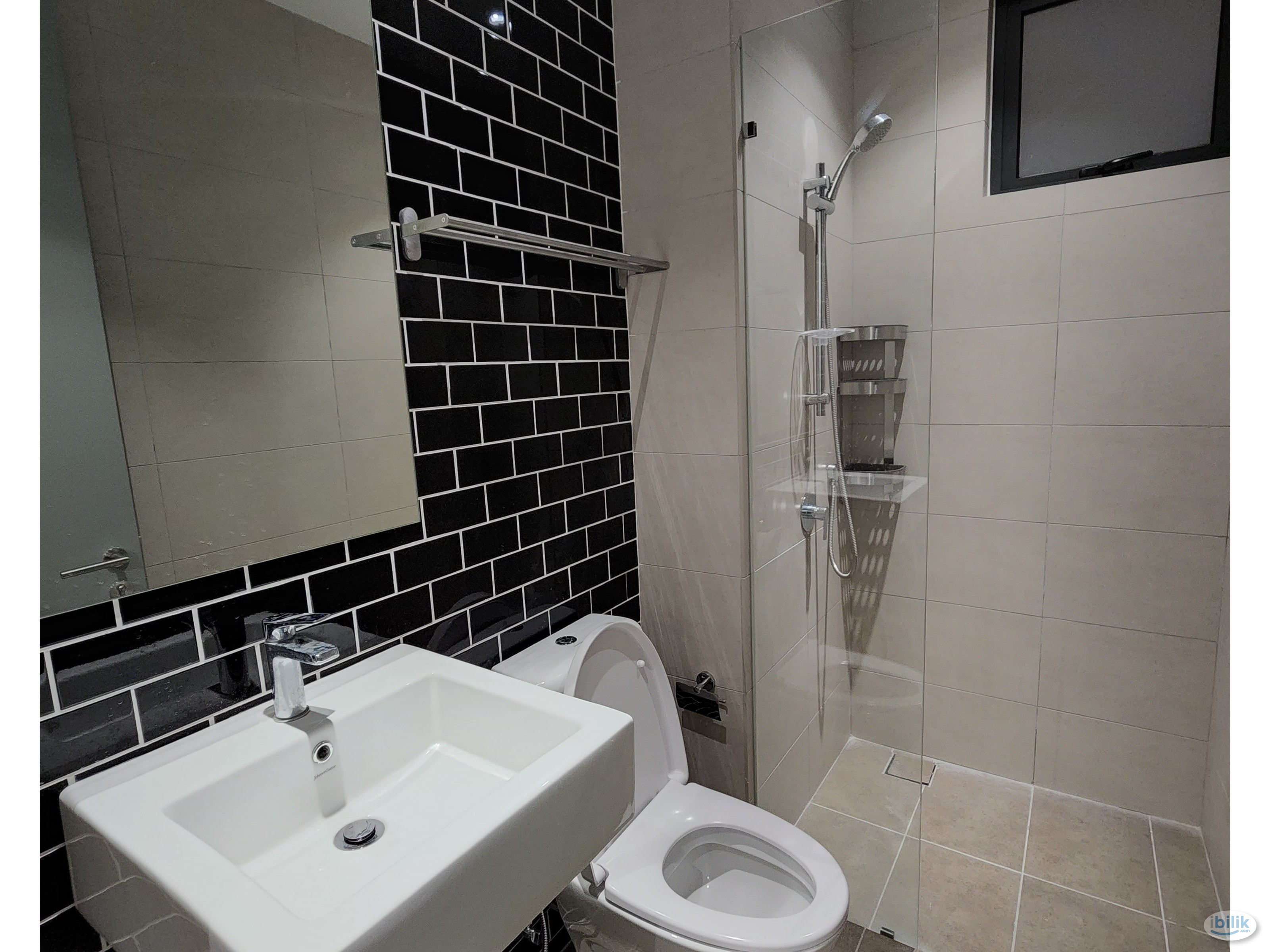 Middle Room at Union Suites @ Bandar Sunway, Selangor [MALE Only] - Image 3