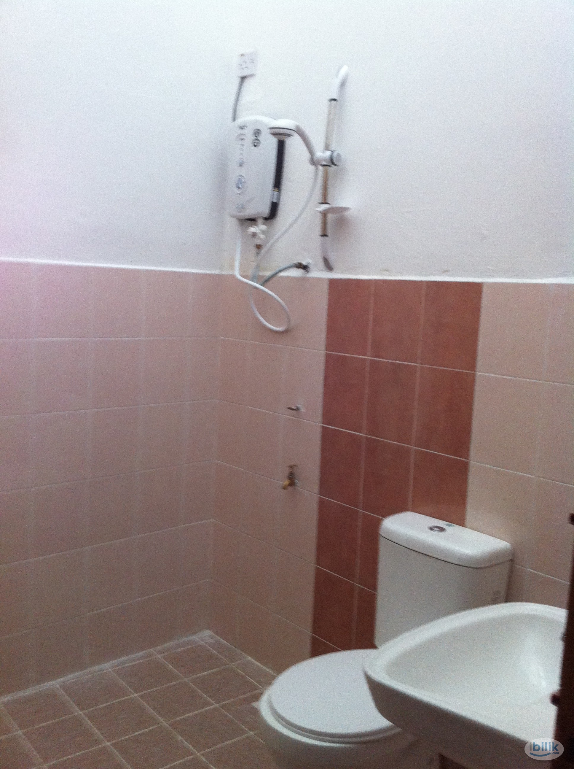 SS15 opposite Subang Parade, Single room with private bath posted by owner - Image 4