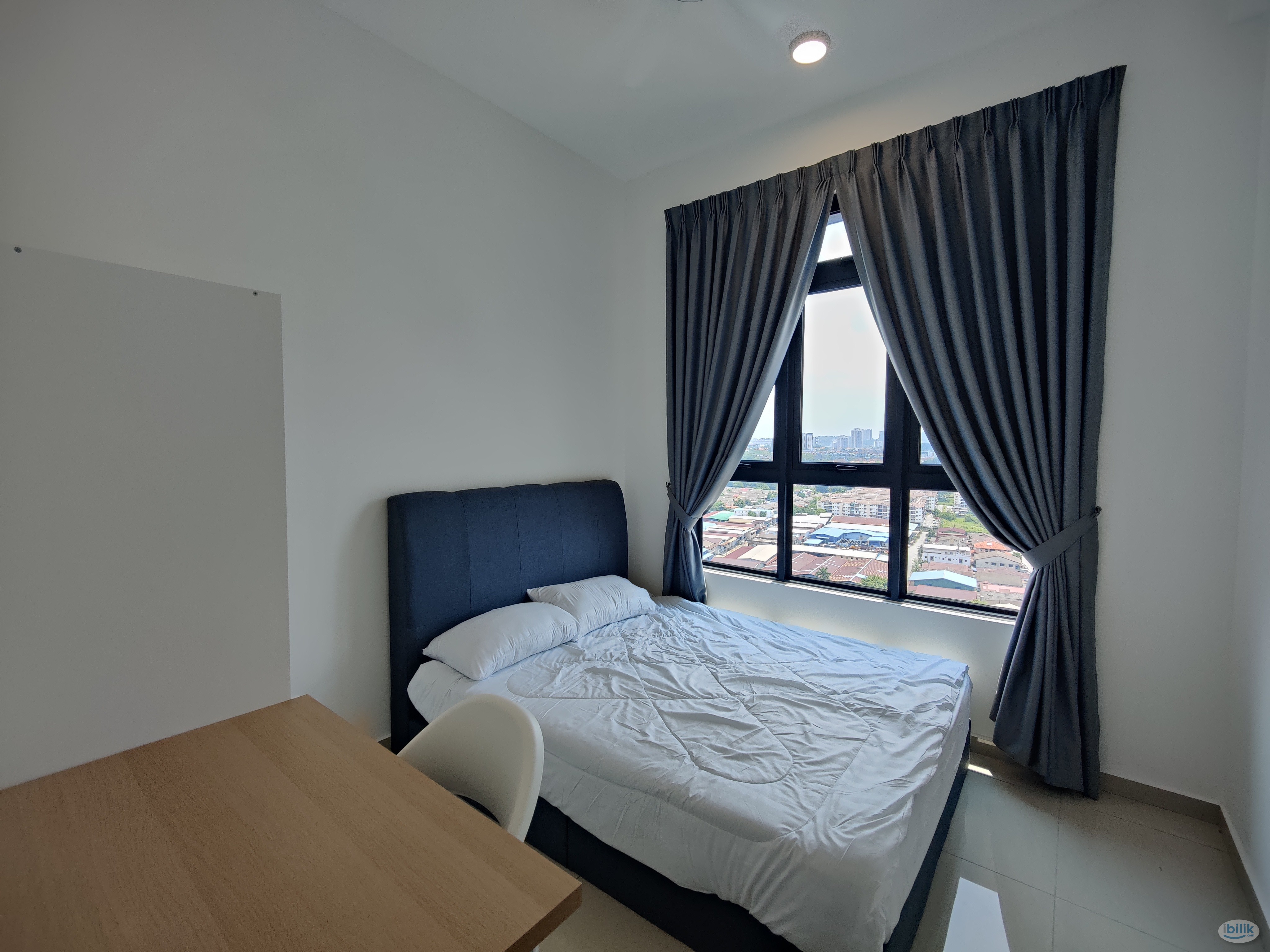 B11 Parkland Residence Cheras South,Female Unit,Middle Room With ,Free WiFi,Walking Distance To MRT Batu 11 Cheras - Image 1