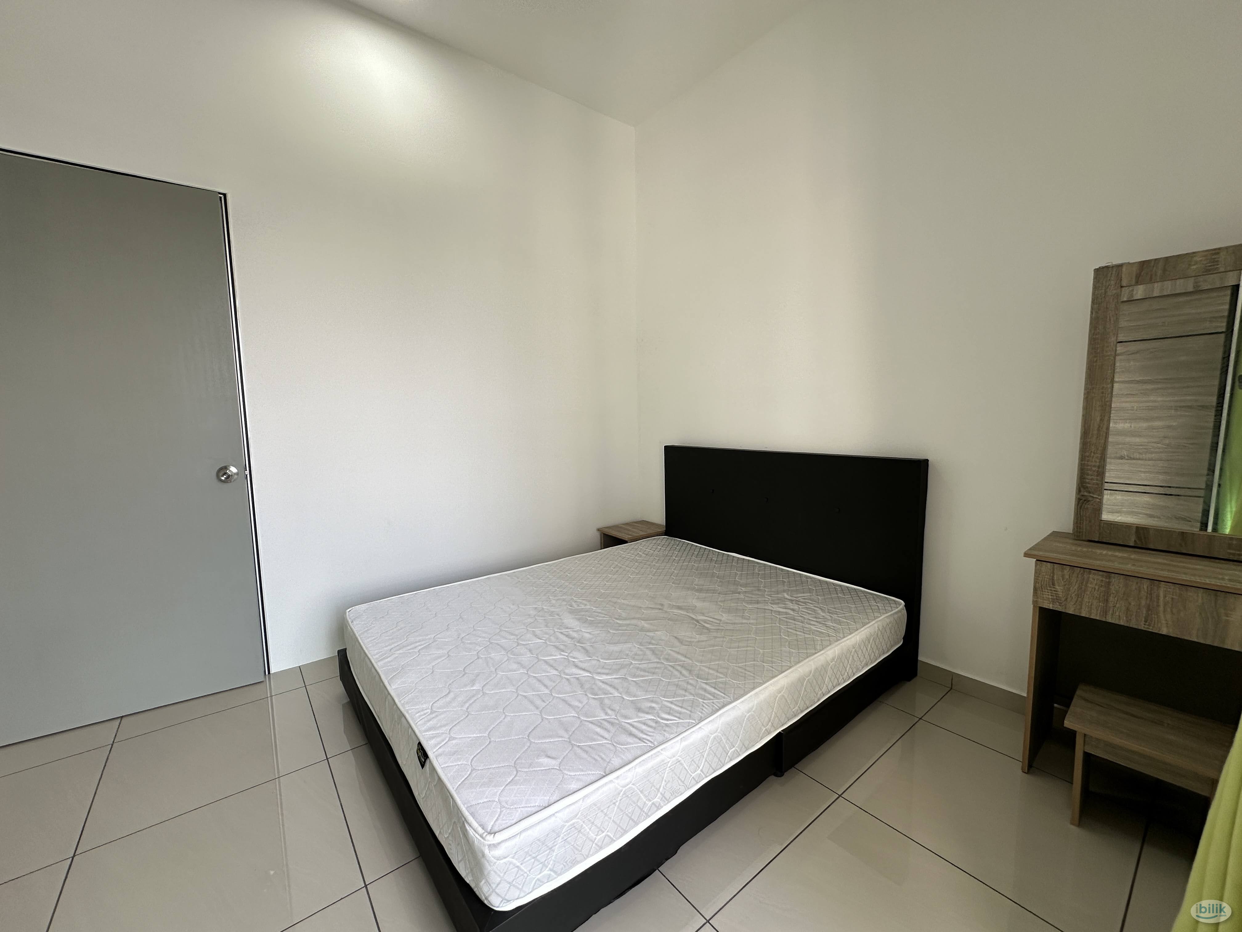Middle Room With Balcony B11 Parkland Residence,Female Unit,Free WiFi,Walking Distance To MRT Batu 11 Cheras - Image 2