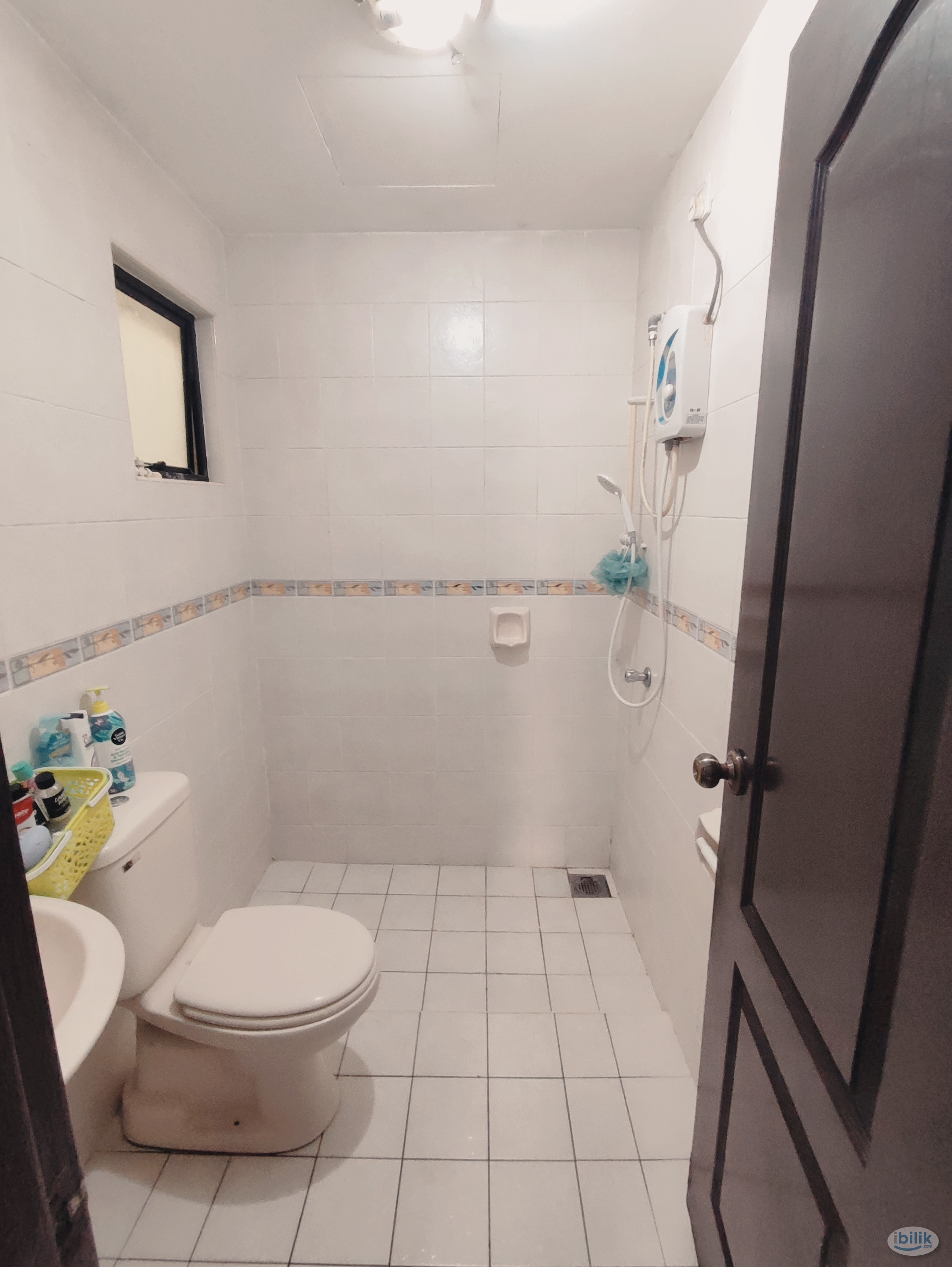 Male single room at pelangi utama Condominium - Image 4