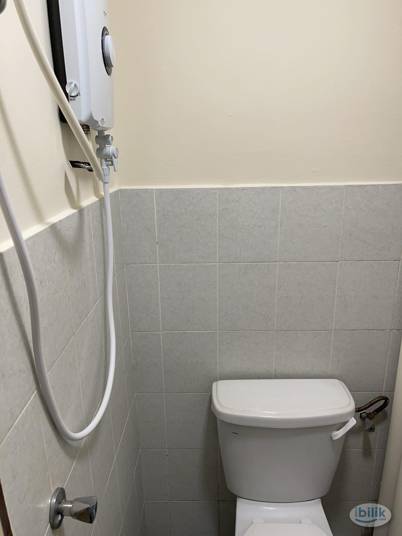 Middle Room at Hata Square, Female Units - Image 3