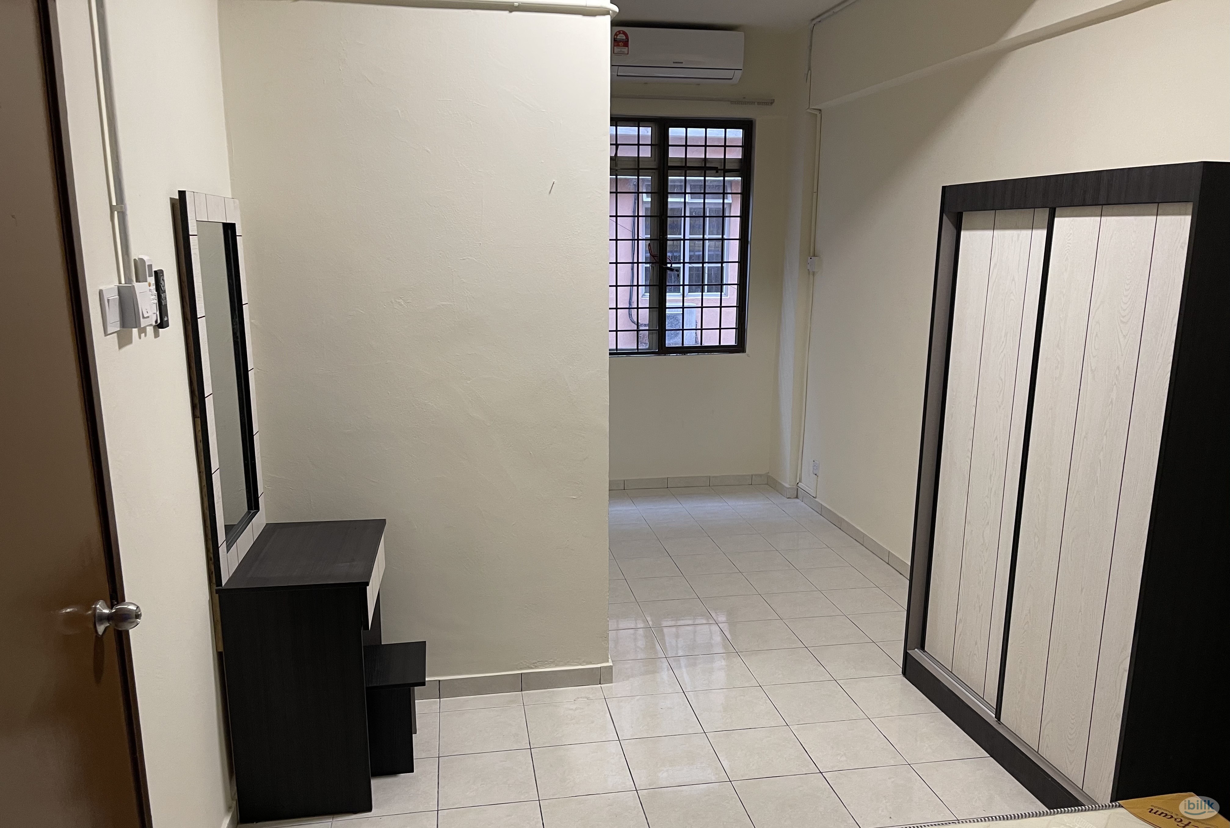 Middle Room at Hata Square, Female Units - Image 1