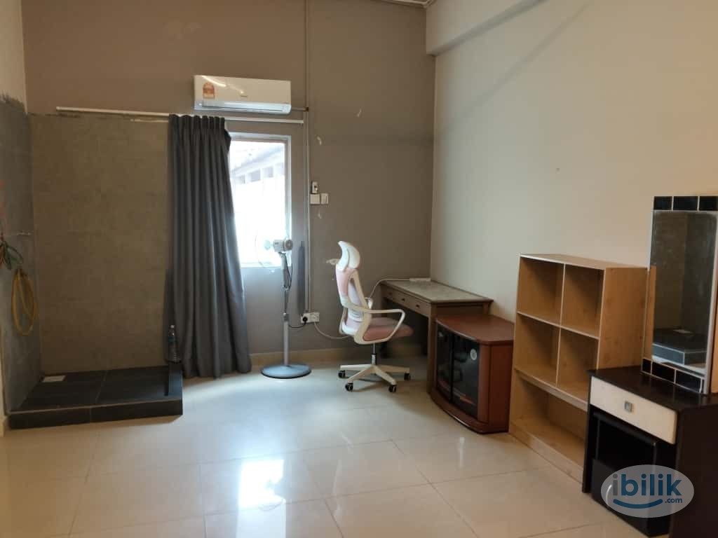 Middle Room - Image 2