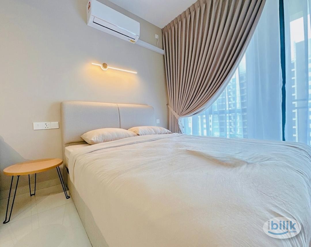 Bus to MRT. Condo, Middle Room at MRT Taman Equine, Seri Kembangan - Image 1