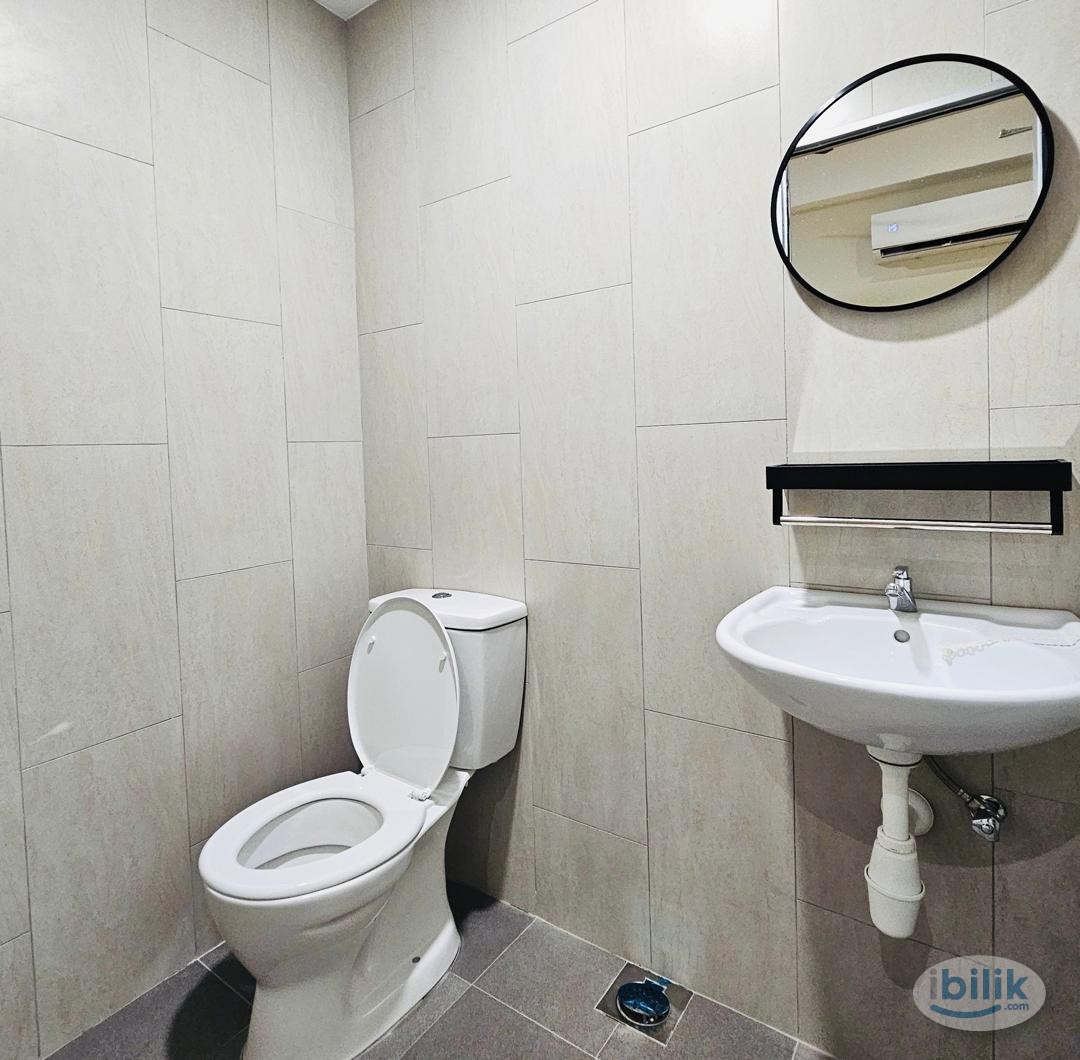 Bus to MRT. Condo, Middle Room at MRT Taman Equine, Seri Kembangan - Image 4