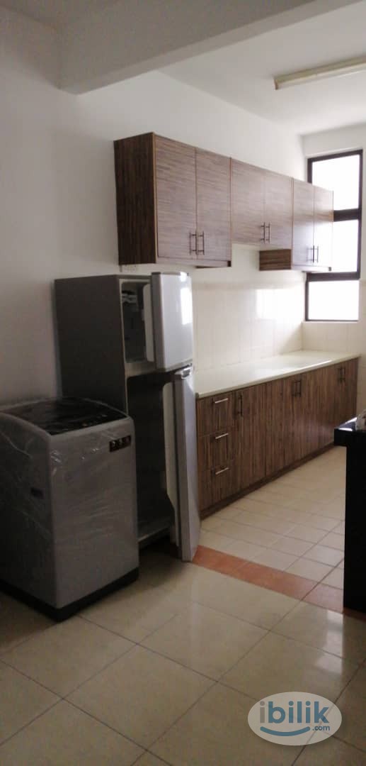 Mrt pelangi Utama Condominium master room - Image 3