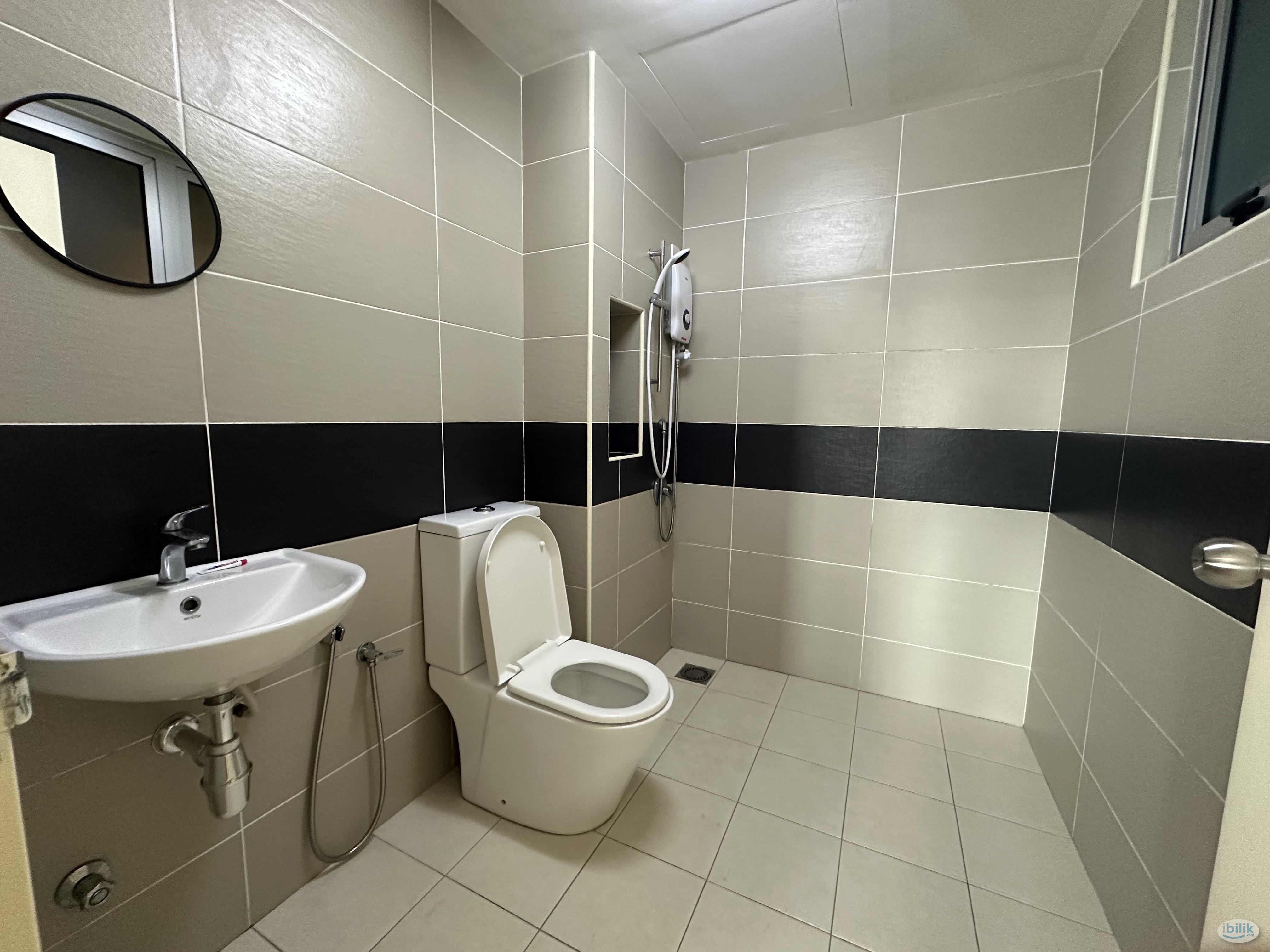 🌇 Wake up  to Style & Space in the Master Room - Cheras - Image 3