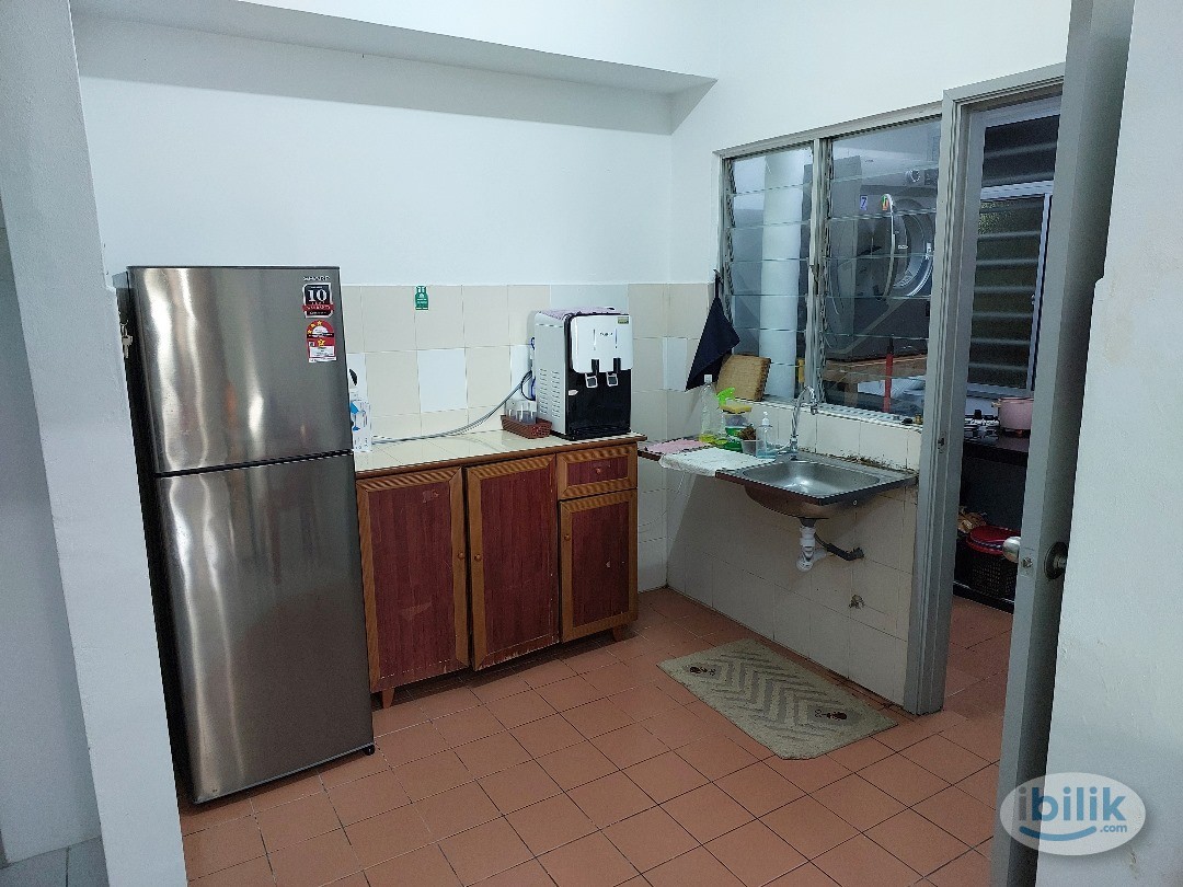 NEXT TO LRT Master room with Private Bathroom - Image 3