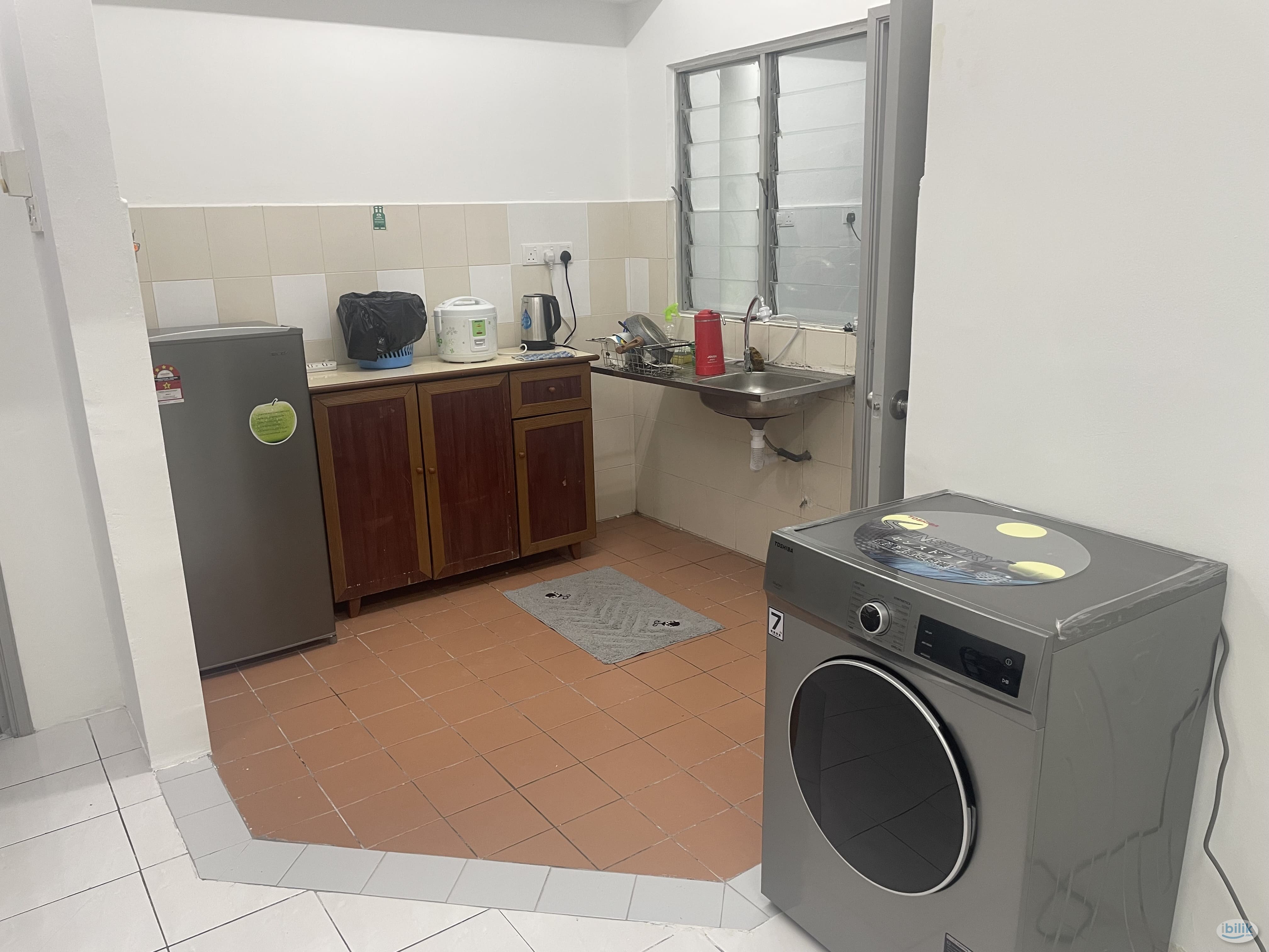 Next to LRT Middle Room RM650 in USJ 19 - Image 4