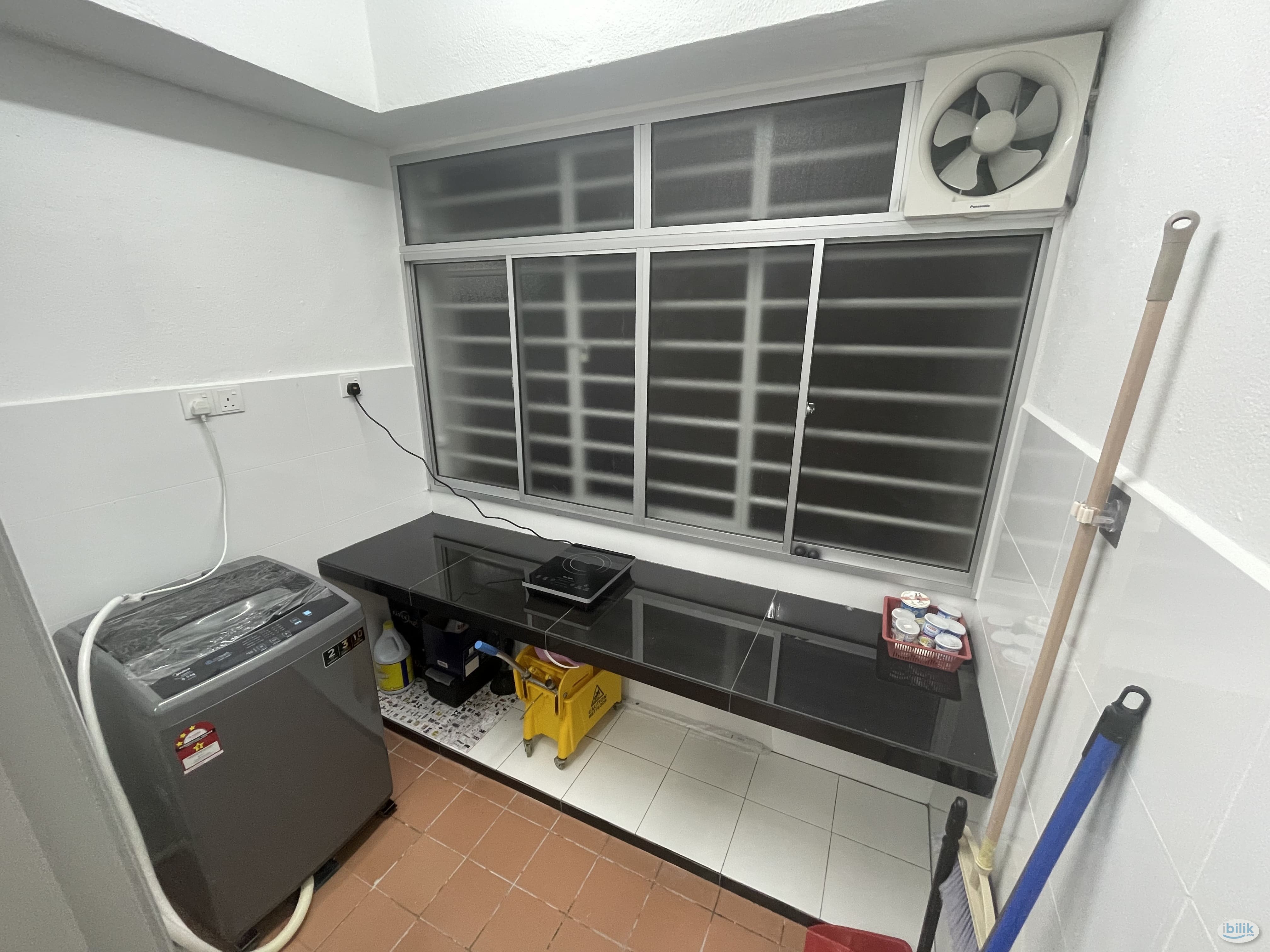 Next to LRT Middle Room RM650 in USJ 19 - Image 5