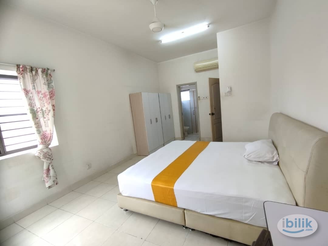 Master room private bathroom at pelangi utama Condominium - Image 2