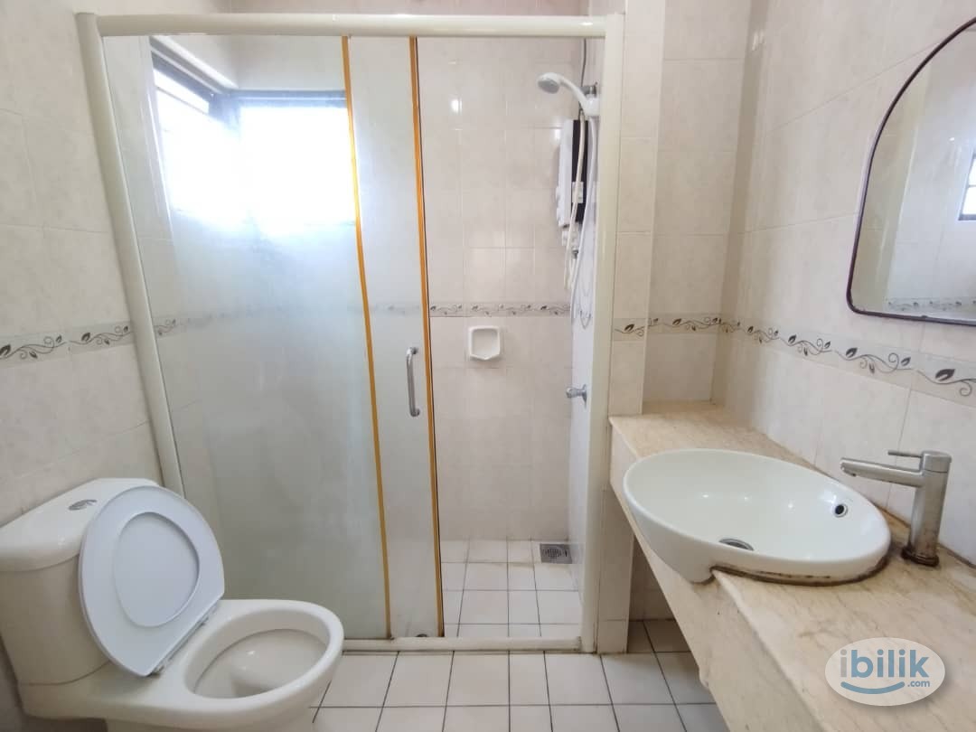 Master room private bathroom at pelangi utama Condominium - Image 3