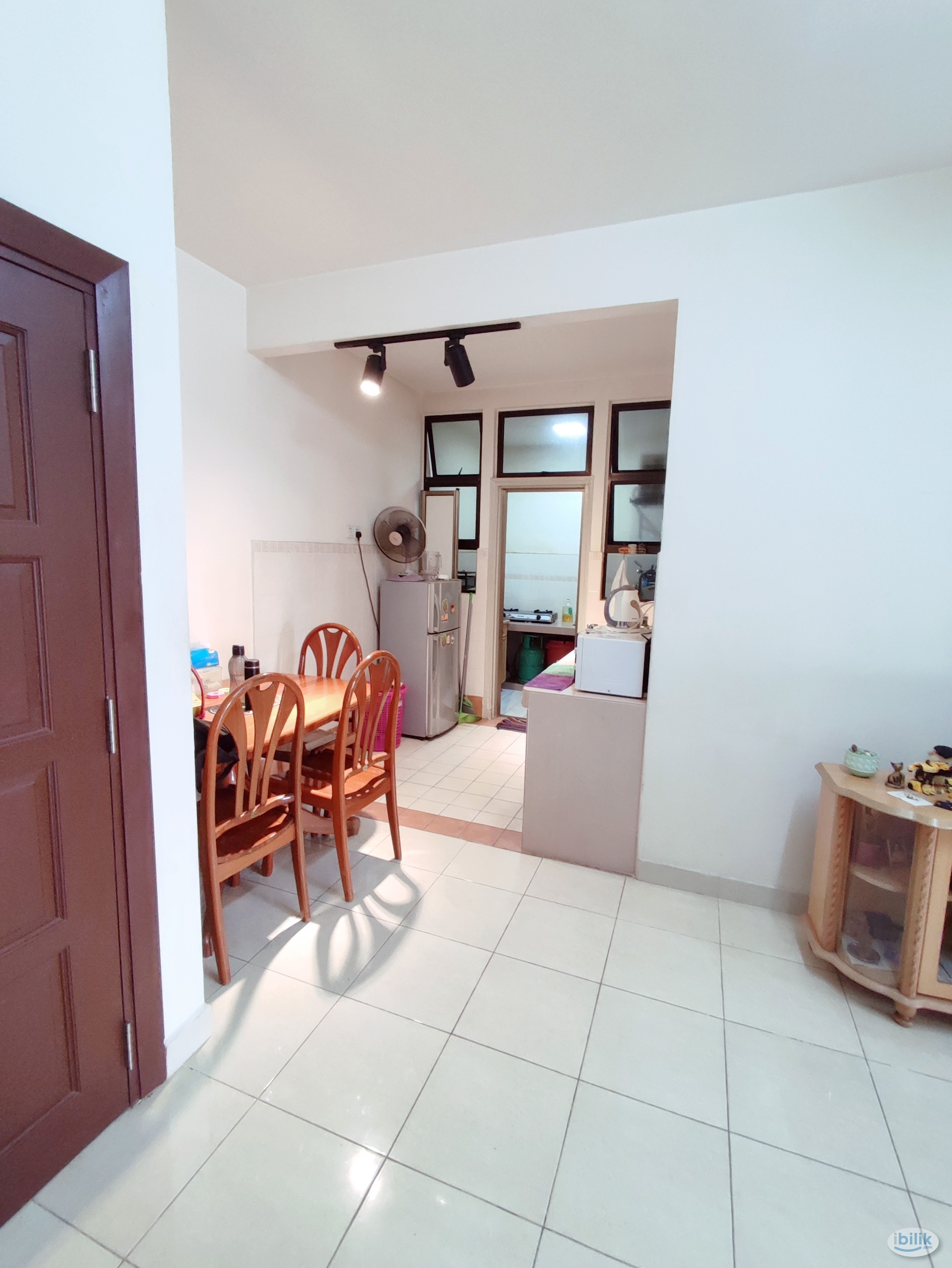 Male middle room at pelangi utama Condominium - Image 1