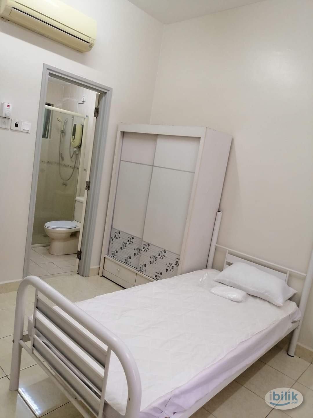 Female master room available at pelangi utama Condominium - Image 2