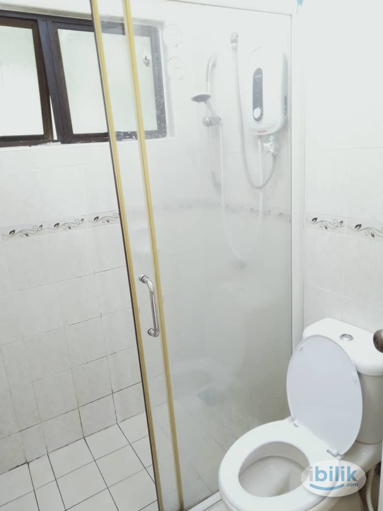 Female master room available at pelangi utama Condominium - Image 4